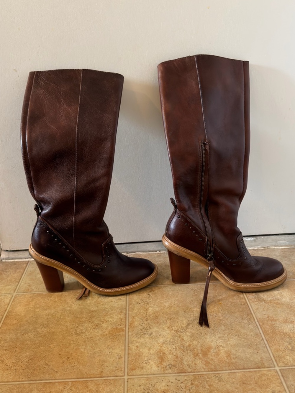 Classic Brown Leather High-Heel Knee Boots with Zip